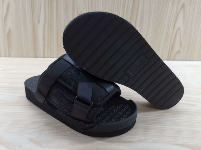 d10r sandal