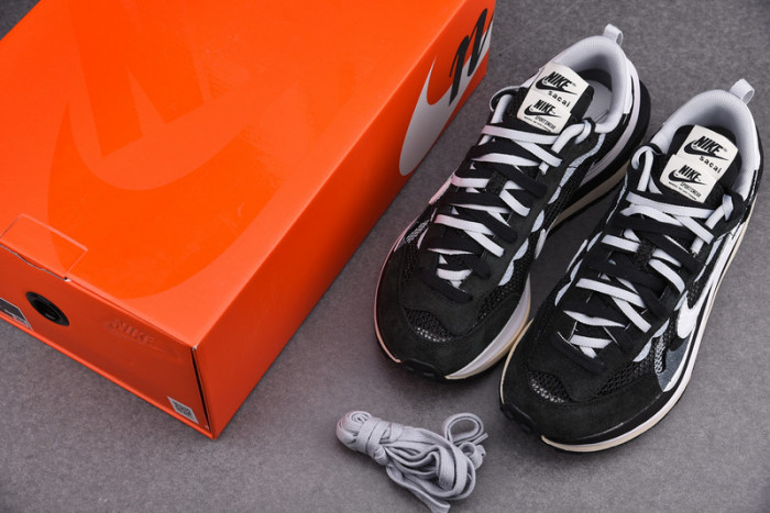 SACAI X NIKE PEGASUA VAPORFLY BLACK WHITE CI9928 001