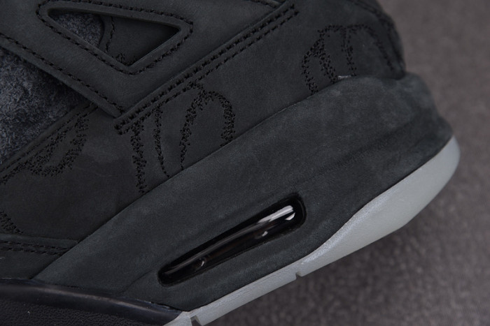 KAWS x Air Jordan 4 Retro 