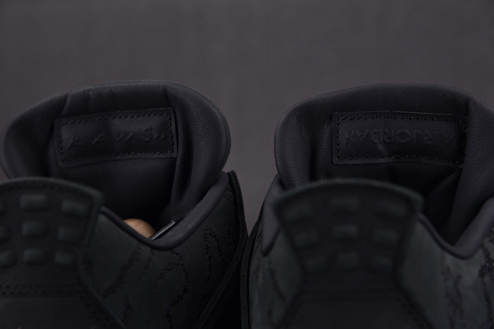 KAWS x Air Jordan 4 Retro 