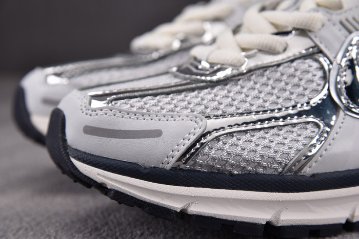 NK Zoom Vomero 5 “Photon Dust” FD0884-025