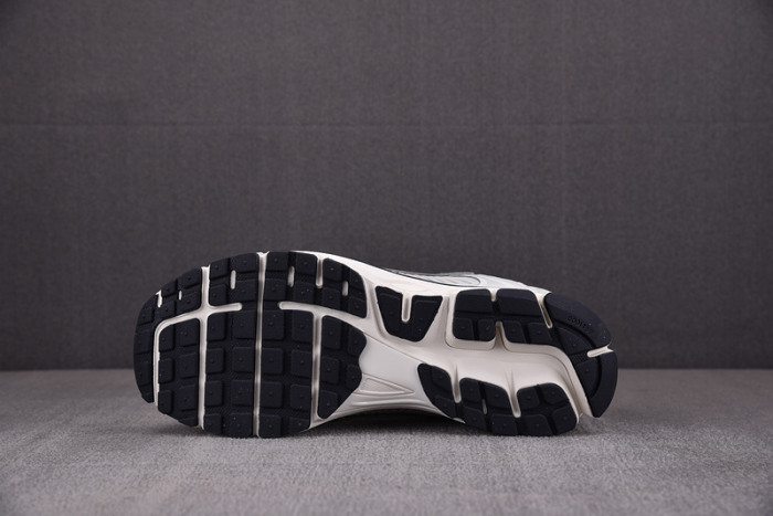 NK Zoom Vomero 5 “Photon Dust” FD0884-025