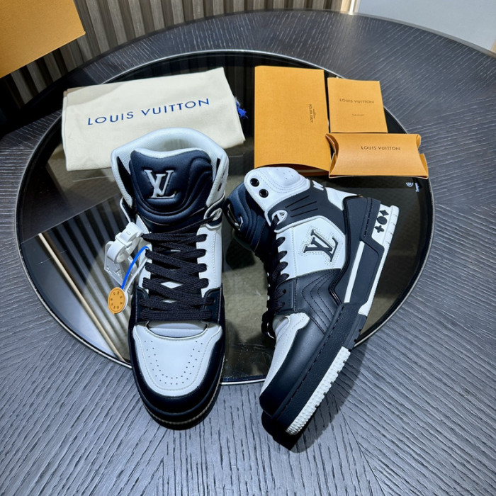 L0VT SNEAKER