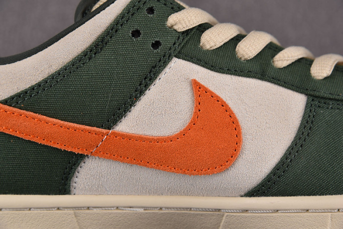 NIKE Dunk SB Low Pro "Eire" 304292-185