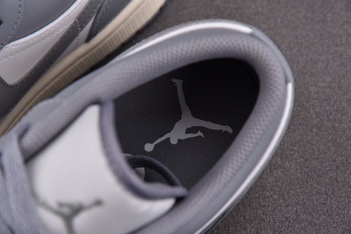 Air Jordan 1 Low“Stealth and White 553558-053