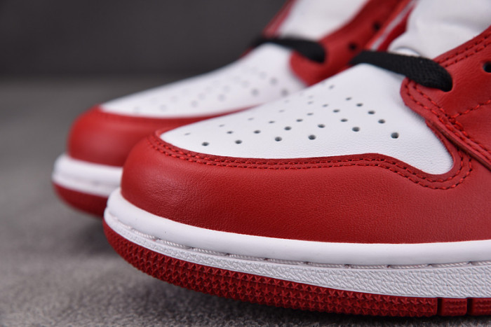 AIR JORDAN 1 RETRO HIGH OG CHICAGO RED 555088-101