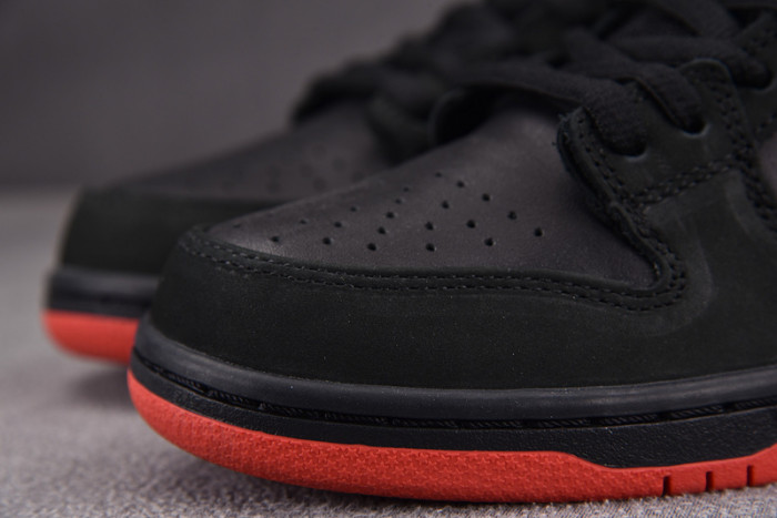 NIKE SB DUNK LOW BLACK PIGEON - 883232-008