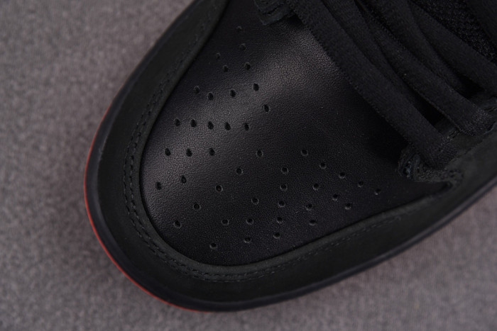 NIKE SB DUNK LOW BLACK PIGEON - 883232-008