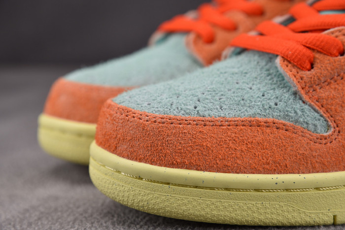 Nike Dunk SB Low “Noise Aqua” DV5429-800