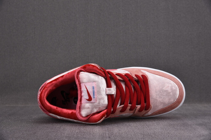 NIKE SB DUNK LOW STRANGELOVE SKATEBOARDS (SPECIAL BOX) - CT2552-800