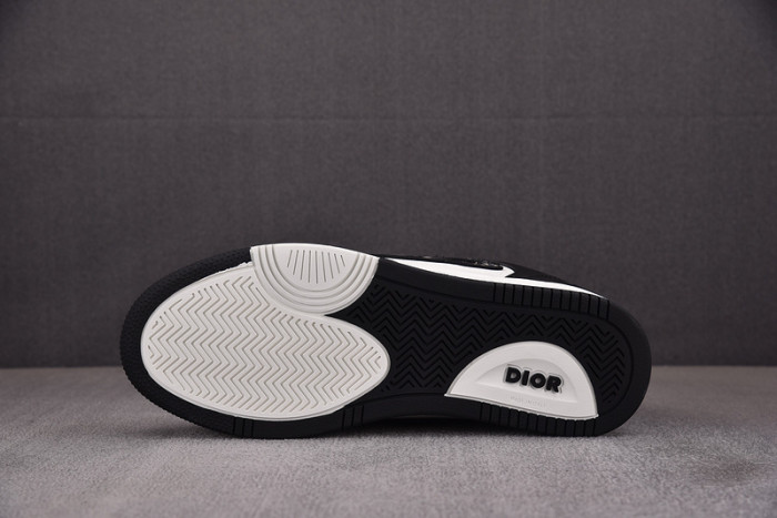 D10R B57 LOW SNEAKER