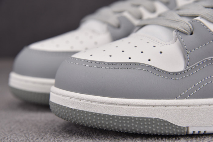 D10R B57 LOW SNEAKER