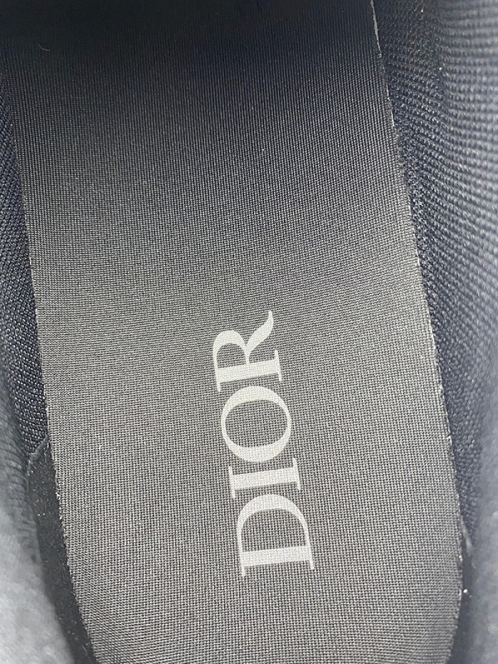 D10R SNEAKER
