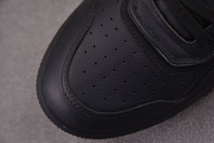 D10R B27 LOW SNEAKER