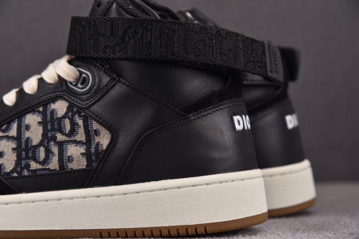 D10R B27 MID SNEAKER