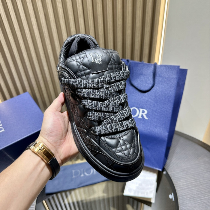 D10R B9s SNEAKER