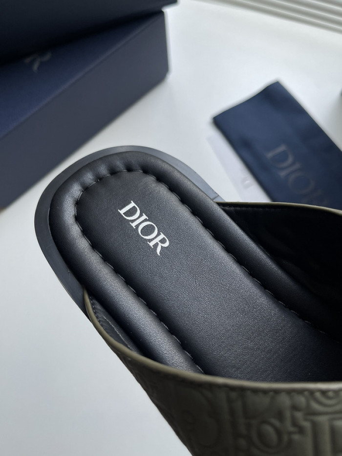 d10r sandal