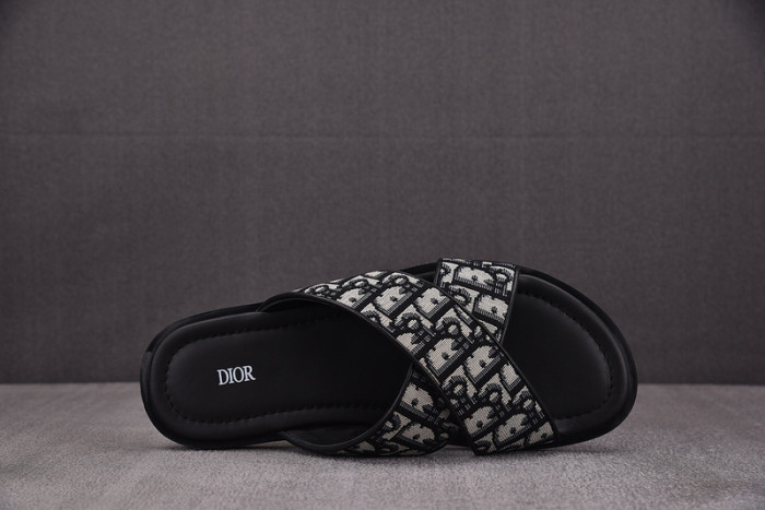 d10r sandal