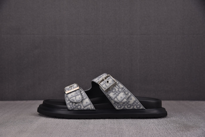 d10r sandal