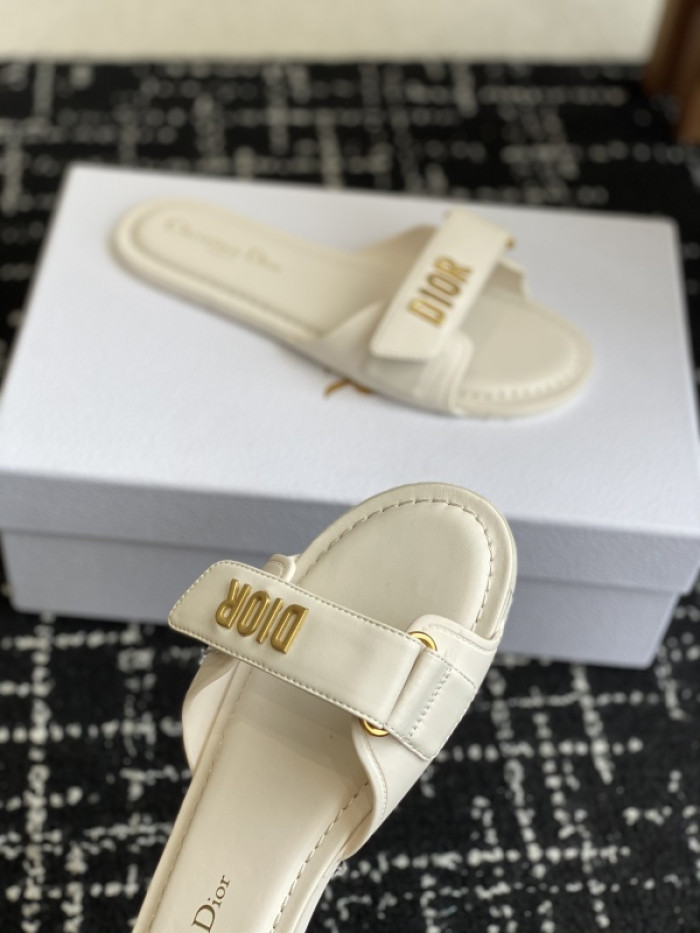 d10r sandal