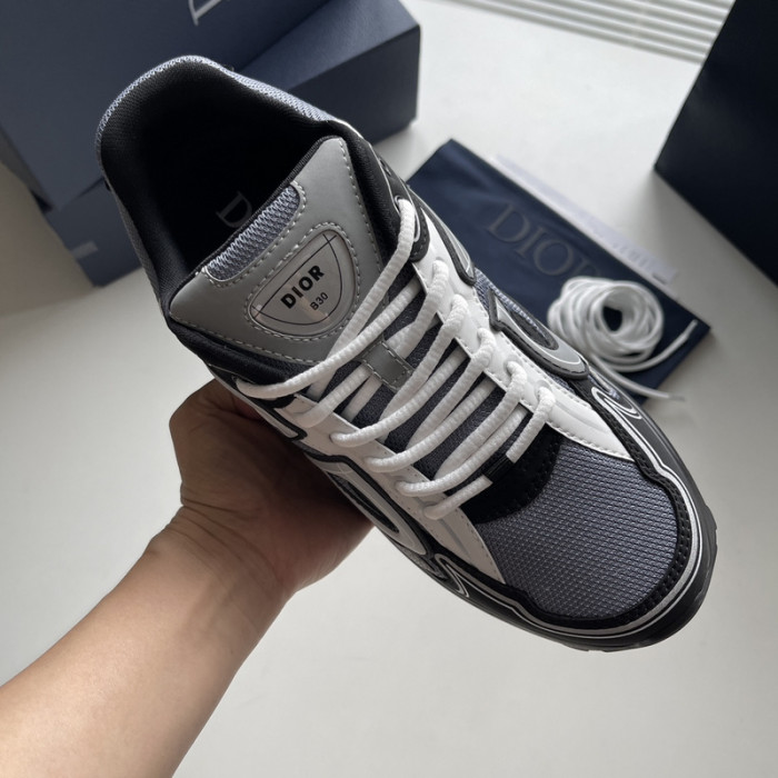 D10R SNEAKER
