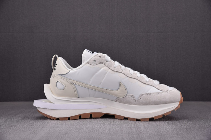 SACAI X NIKE VAPORWAFFLE "SAIL" DD1875-100