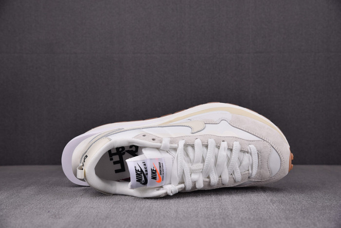 SACAI X NIKE VAPORWAFFLE "SAIL" DD1875-100