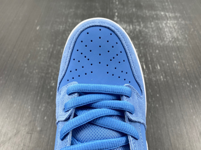 Nike Dunk SB Low PRM “Phillies” DQ4040-400