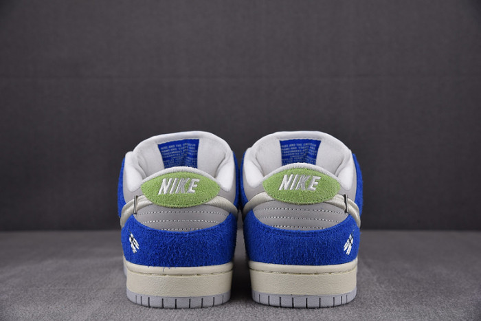 Fly Streetwear x Nike SB Dunk Low DQ5130-400