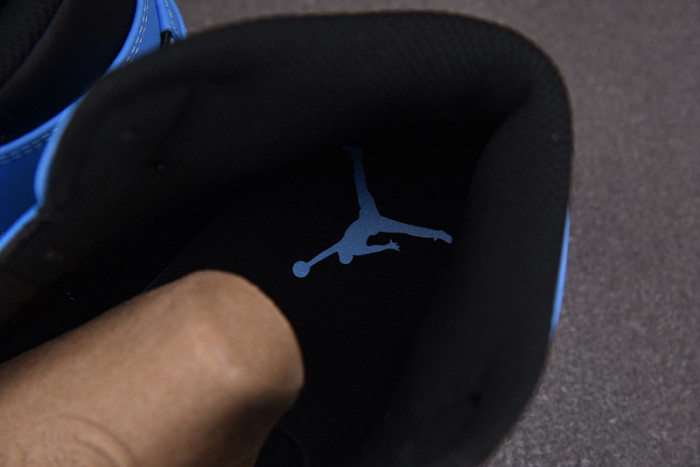 Air Jordan 1 Mid“University Blue” DQ8426-401