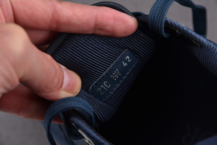 D10R B27 LOW SNEAKER