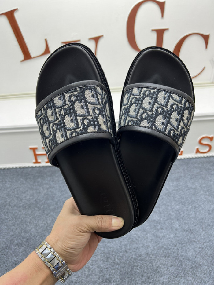 d10r sandal