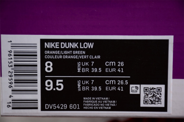 Nike SB Dunk Low “Mystic Red” DV5429-601