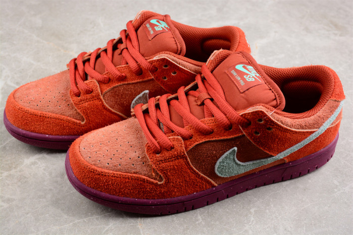 Nike SB Dunk Low “Mystic Red” DV5429-601