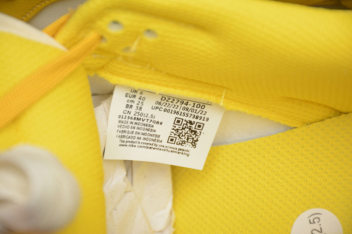 Nike Dunk Low Twist “Vivid Sulfur” DZ2794-100