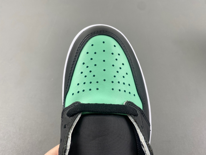 Air Jordan 1 High OG “Green Glow” DZ5485-130