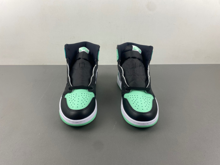 Air Jordan 1 High OG “Green Glow” DZ5485-130