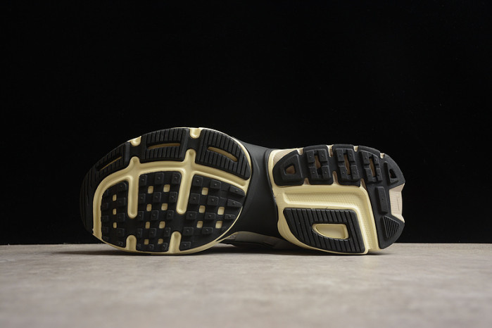 NK V2K Runtekk " Summit White Metallic Silver " FD0736-100