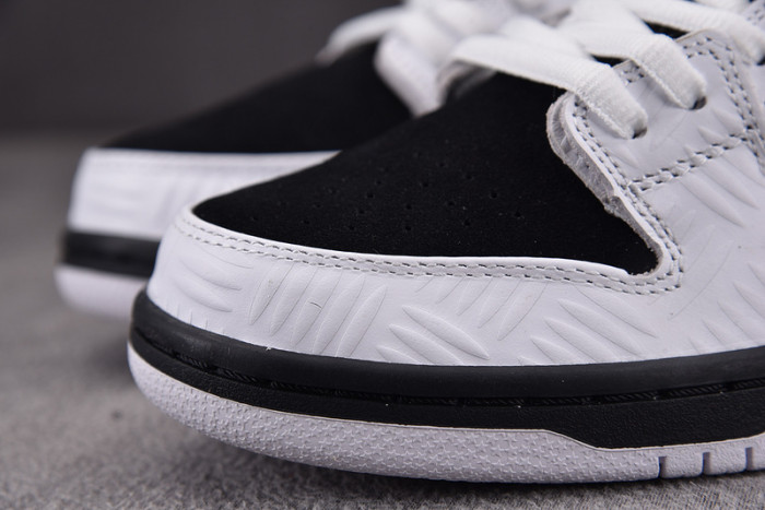 TIGHTBOOTH x NK Dunk SB Low FD2629-100