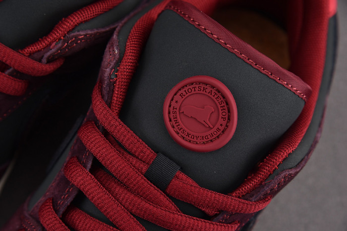 Riot Skateshop x Nike SB Dunk Low FZ1289-200