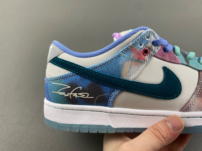 Nike SB Dunk Low Futura Laboratories Bleached Aqua  HF6061-400