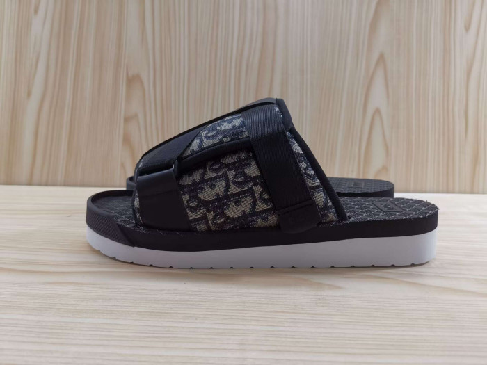 d10r sandal