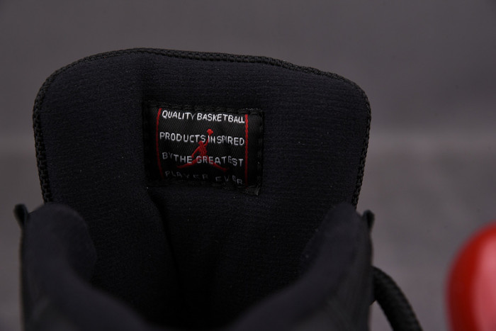 AIR JORDAN 11 Retro Playoffs Bred (2019) 378037-061