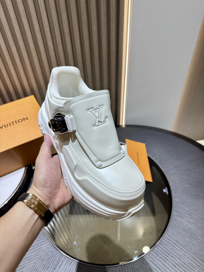 L0VT SNEAKER