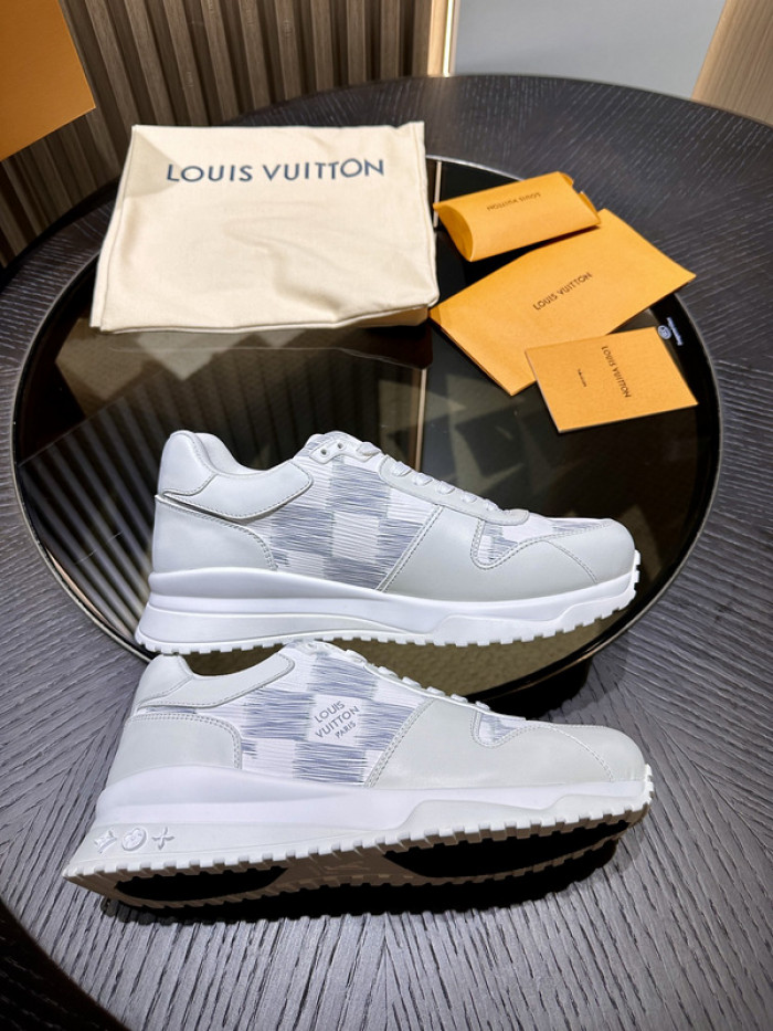 L0VT SNEAKER