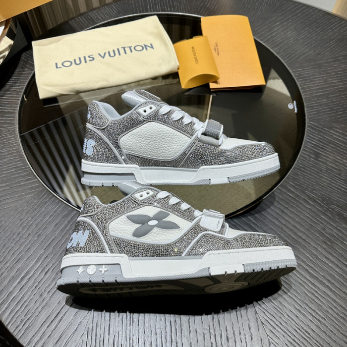L0VT SNEAKER