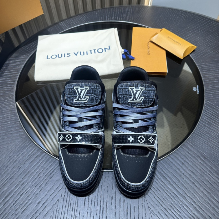 L0VT SNEAKER