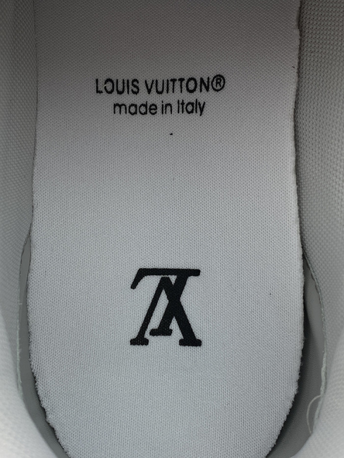 L0VT SNEAKER