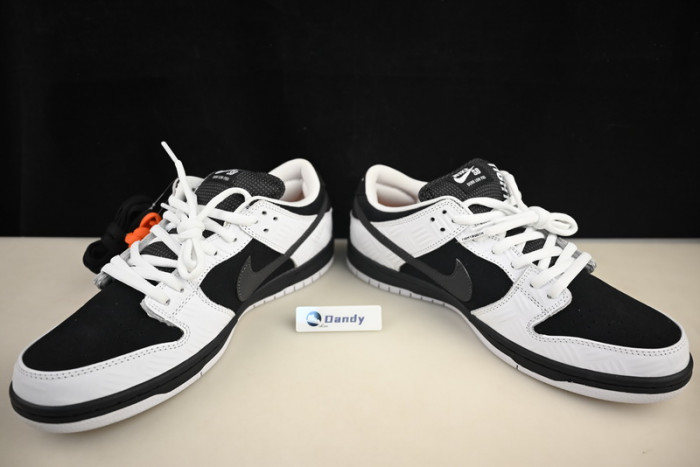 TIGHTBOOTH x NK Dunk SB Low FD2629-100