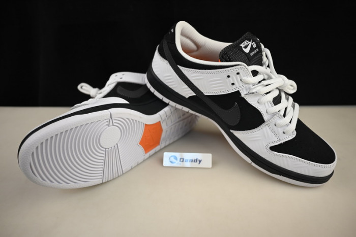 TIGHTBOOTH x NK Dunk SB Low FD2629-100
